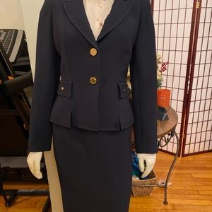 Elie Tahari Woman’s 2-piece suit. Dark Blue